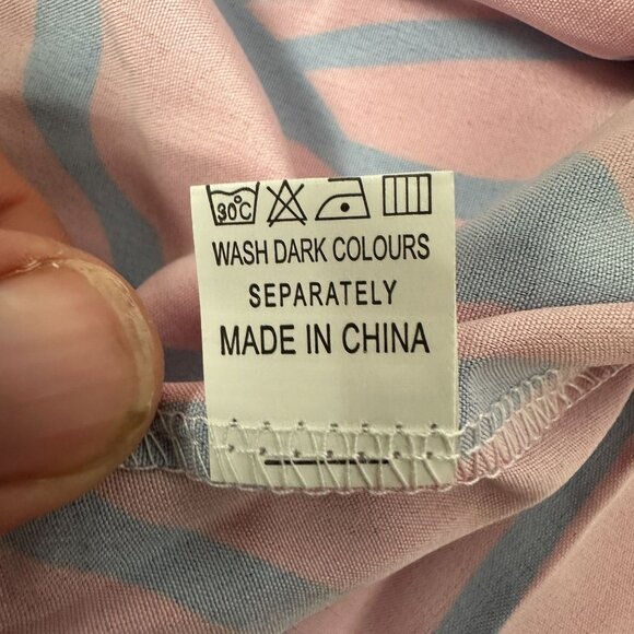 Womens Vibrant Abstract Print Button-Up Shirt - Size Medium - Picture 5 of 5